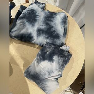 Junior matching sweat pants and hoodie